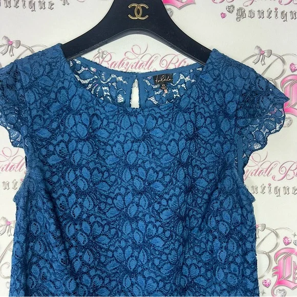 Talula Aritzia tank top lace navy blue keyhole opening tshirt tank top shirt - Picture 2 of 6